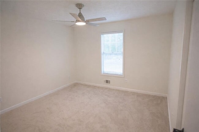 Building Photo - 5270 Oaks Landing Ct