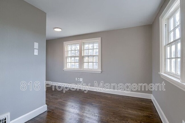 Building Photo - 2819 E 63rd St