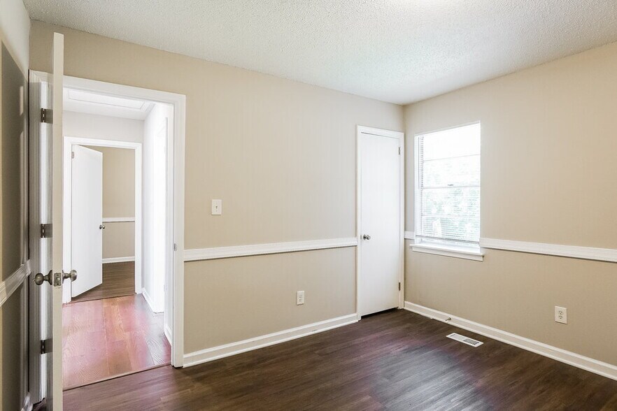 Building Photo - 3248 Larabee Ln