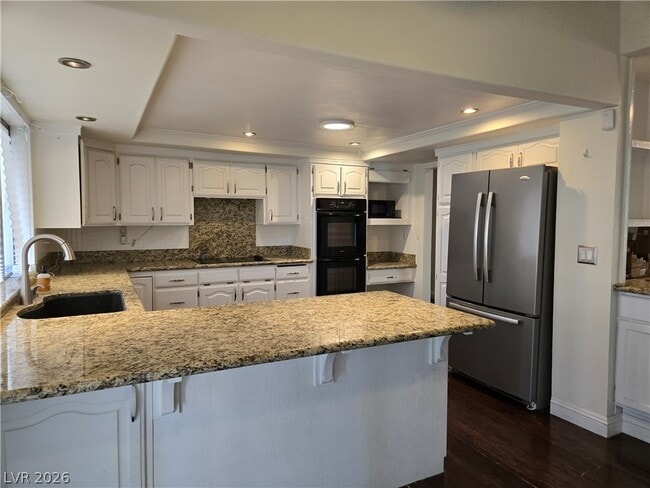 Building Photo - 5945 N El Capitan Way