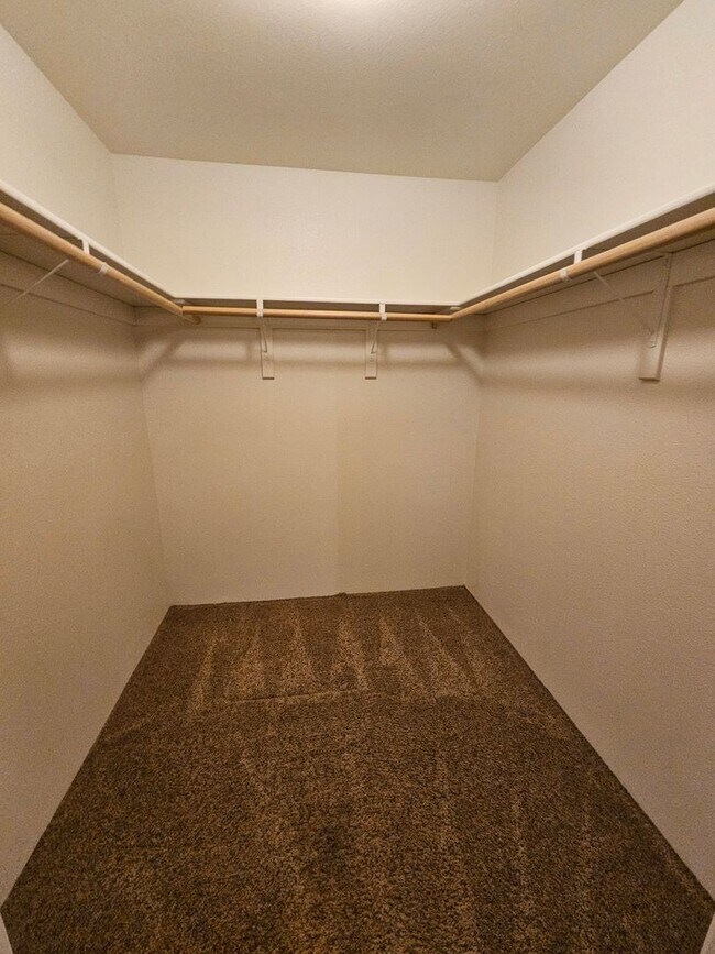 Building Photo - 3 Bedroom Home Located on Quiet Cul-De-Sac