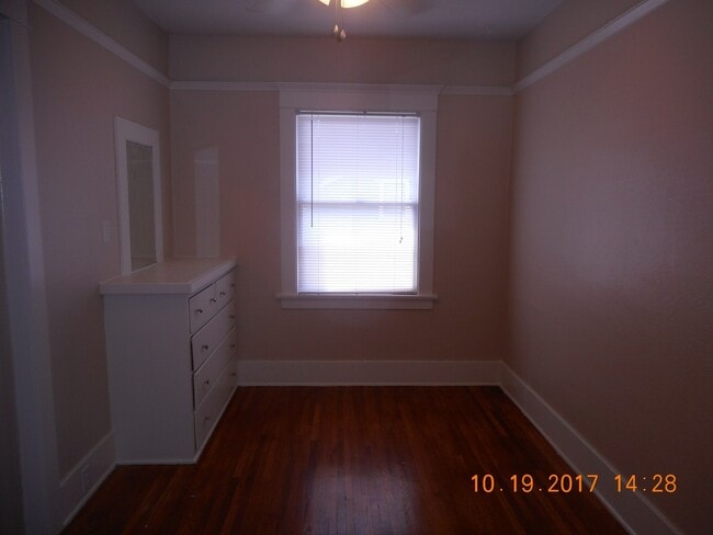 Building Photo - 370