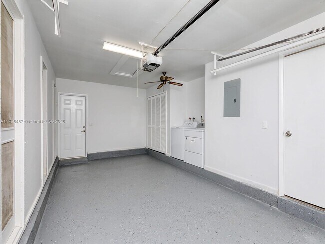 Building Photo - 1901 Coquina Way