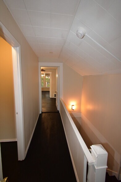 Building Photo - 1211 Summit St