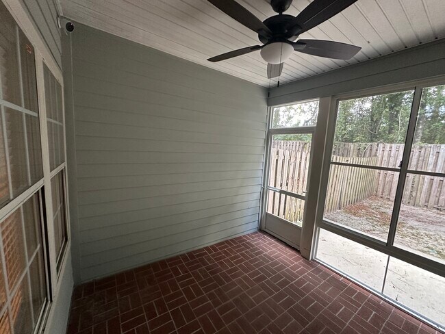 Building Photo - 22 Sir Lancelot Way