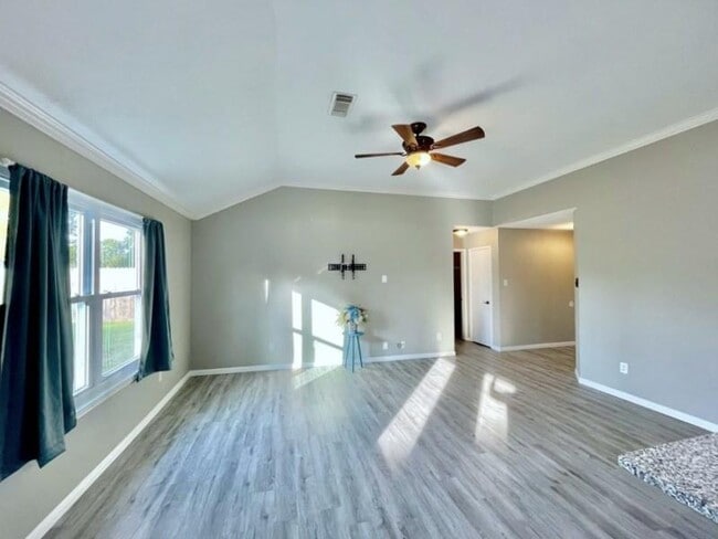 Building Photo - 6935 Creek Village Dr