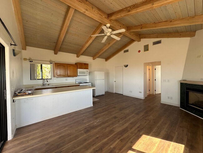 Building Photo - 1200 Palomino Rd