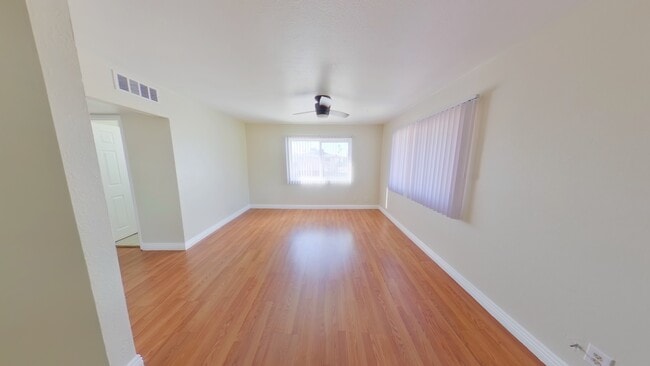 Building Photo - 512 North Cir