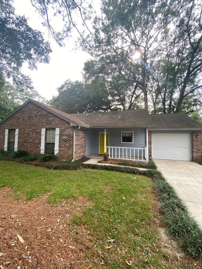 Building Photo - 3701 Bentley Dr