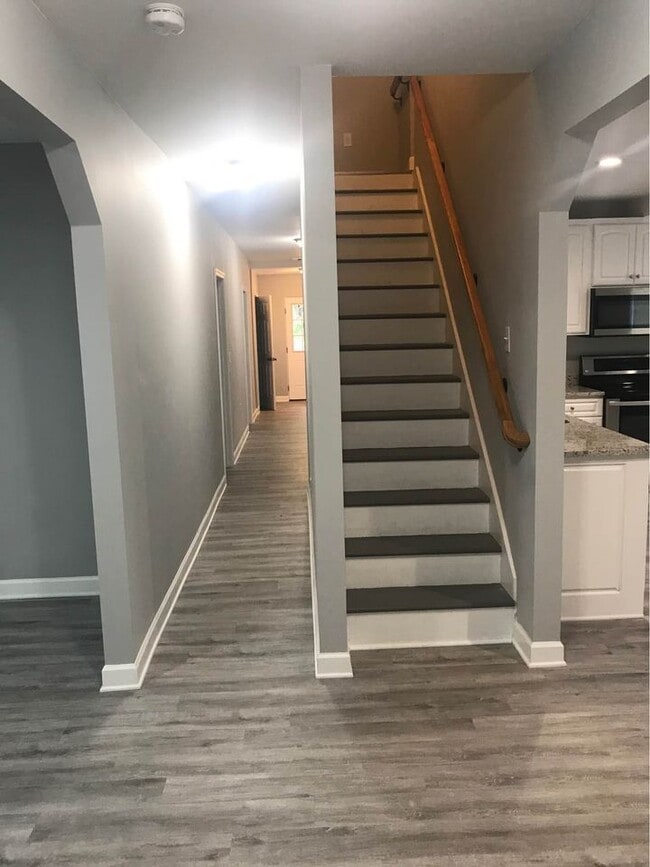 Building Photo - 1229 Bell St