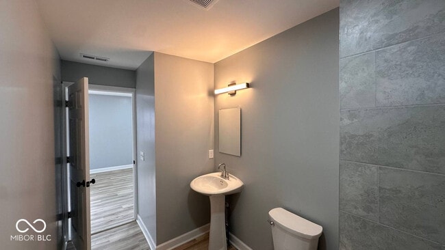 Building Photo - 1107 E Mulberry St