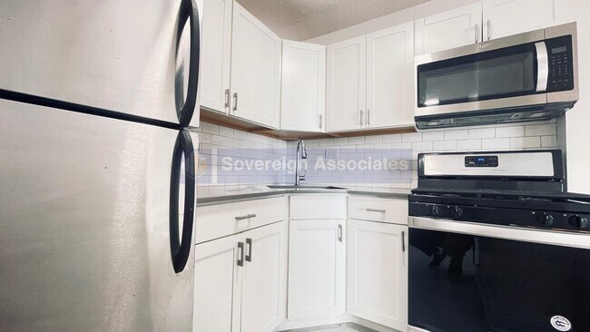 Building Photo - 3333 Broadway