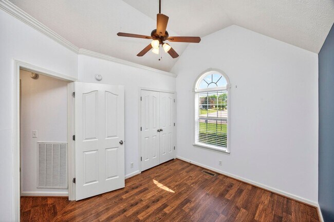 Building Photo - 197 Red Jacket Trce