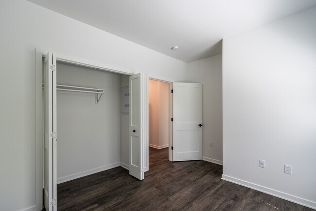 Building Photo - 1920 Edwards St