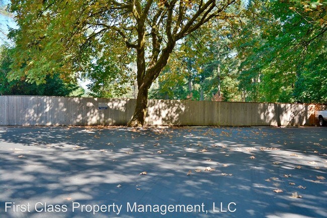 Building Photo - 3855 Lake Grove Ave