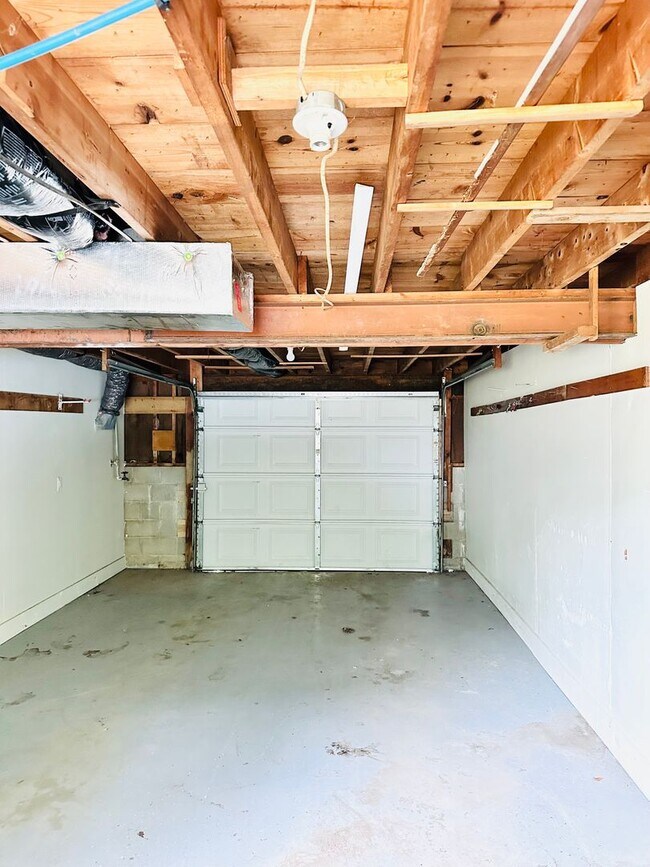 Building Photo - 6320-6322 N Fruitridge St