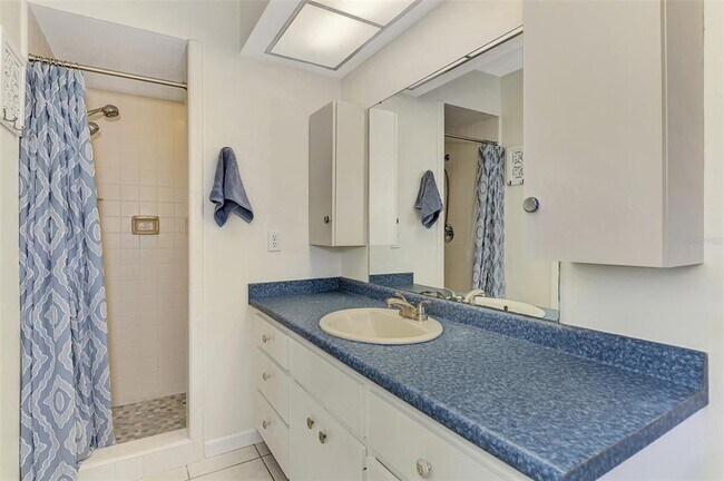 Building Photo - 2221 Pine View Cir