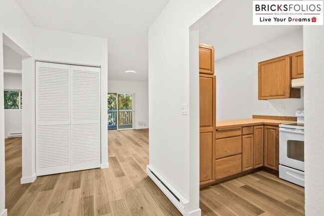 Building Photo - Live Steps from Microsoft | Stylish 2BR Condo with Fireplace & Parking