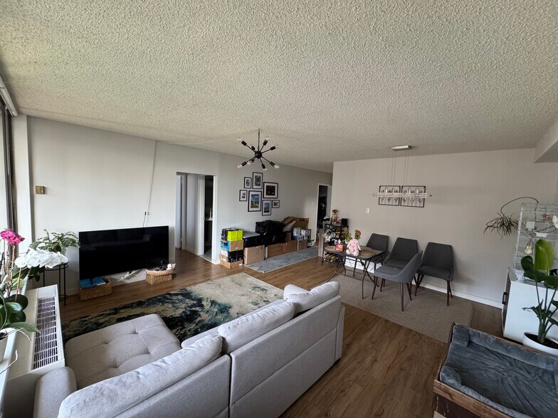 Living room - 3705 S George Mason Dr