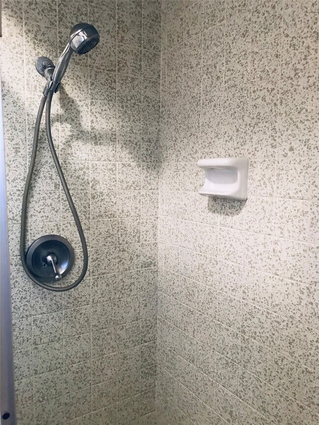 Building Photo - 3110 Springhill Dr