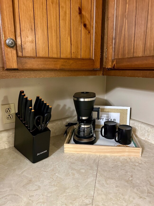 Building Photo - 917 Davis Blvd