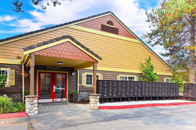 Building Photo - Centrepointe Greens