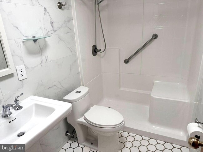 Building Photo - 5052 Lakeland Ct