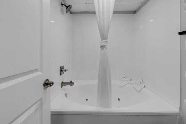 Building Photo - 2300 N Ocean Blvd