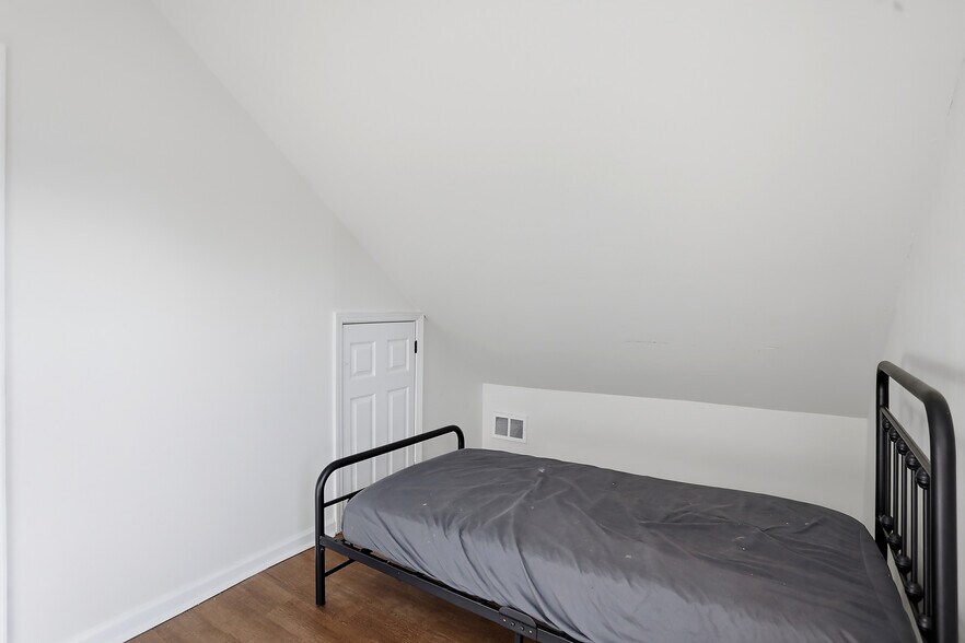 Building Photo - 941 E Raymond St