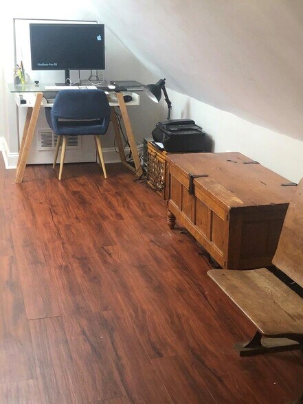 Building Photo - 2245 W Shakespeare Ave