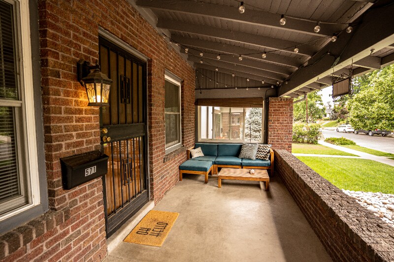 Building Photo - 571 S Corona St