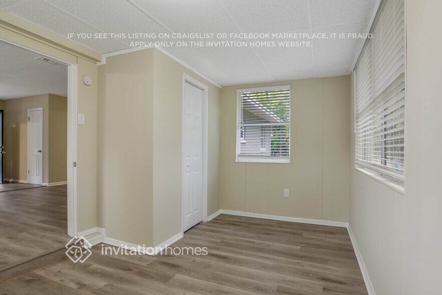 Building Photo - 6202 Balboa Dr