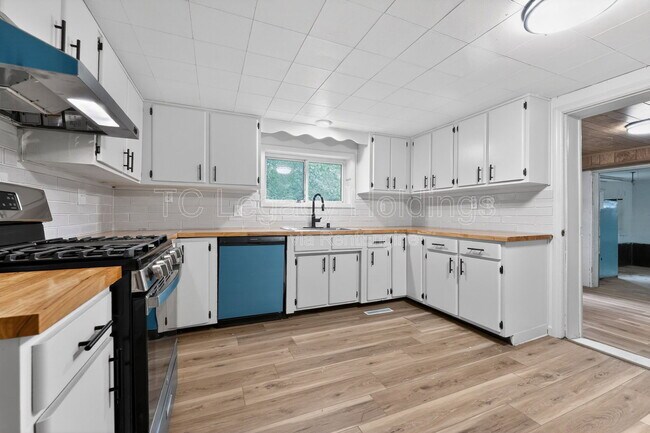 Building Photo - 192 Fairmor Dr