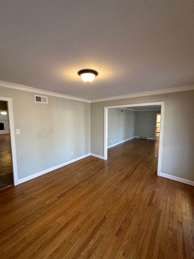 Building Photo - 4197 Woodcrest Dr