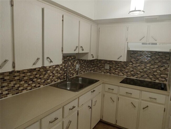 Building Photo - 2331 Finlandia Ln