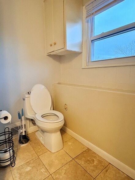 Building Photo - 253 Humphrey St