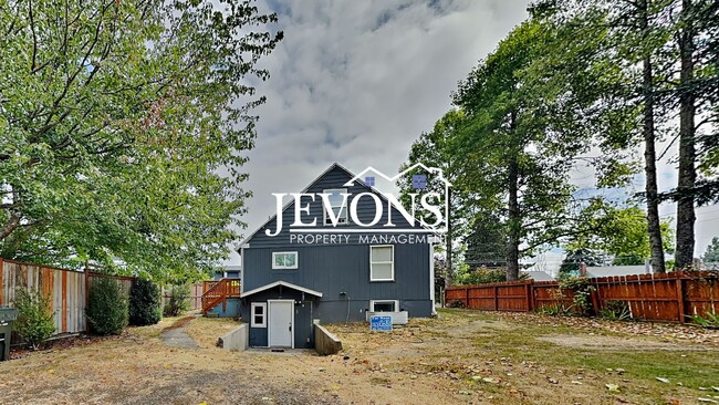 Building Photo - 630 N Skyline Dr