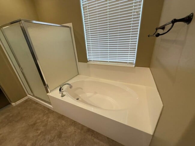 Building Photo - Beautiful 6 Bedroom - 4 Bath w/Private Pool & Basement - Chandler