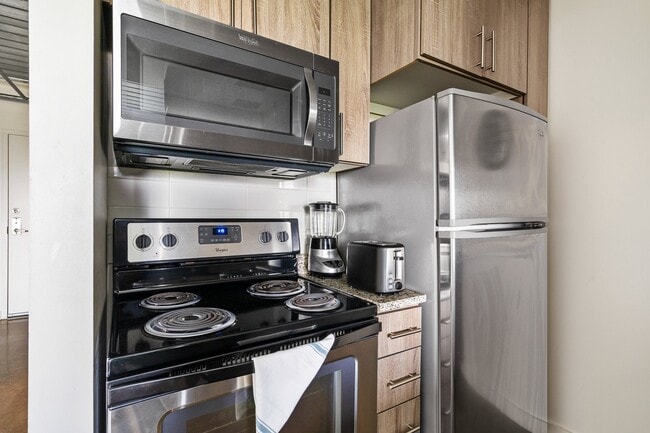 Building Photo - Midtown Studio for $1,120 – Walkable & Sty...