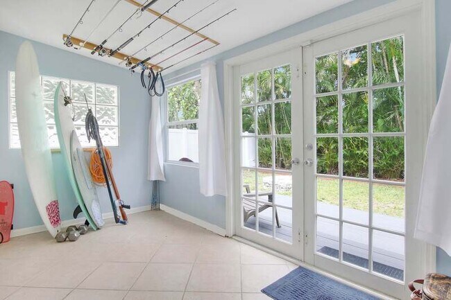 Building Photo - 601 N Pennock Ln