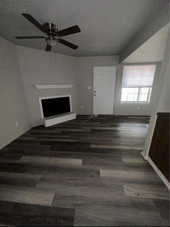 Building Photo - Parkwood at Forrest Brook