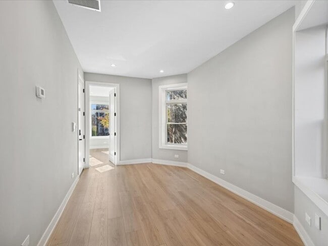 Building Photo - 2818 W Fletcher St