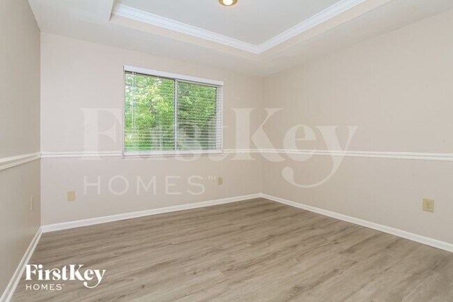 Building Photo - 6015 Sovereign Dr