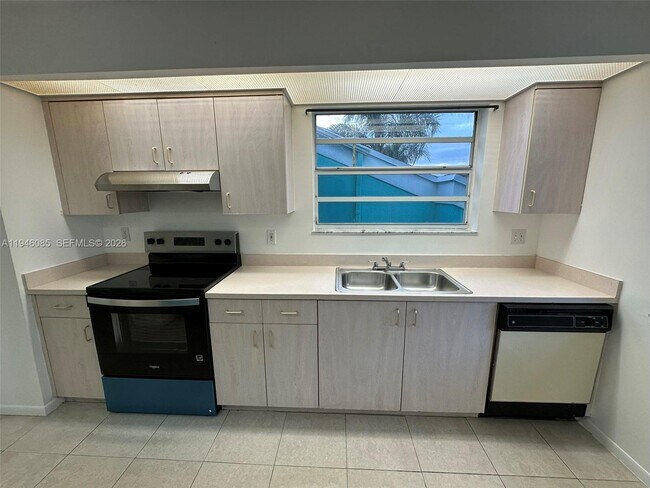 Building Photo - 2636 SE 20th Ct