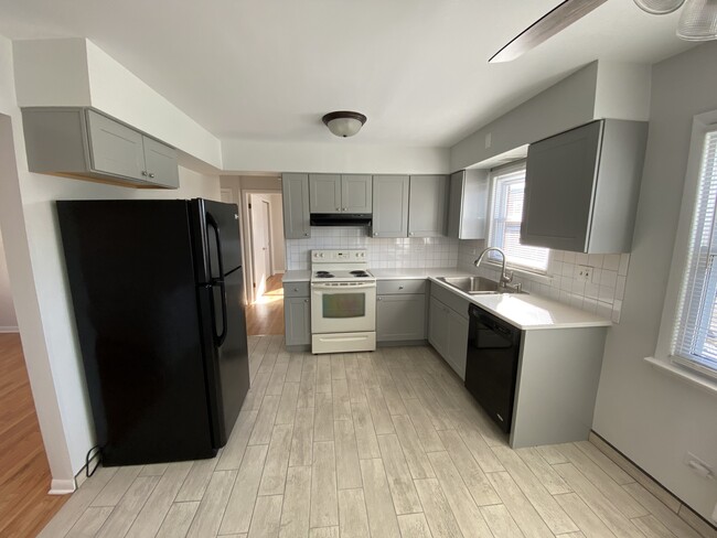 Building Photo - 6148 Willow Creek Dr