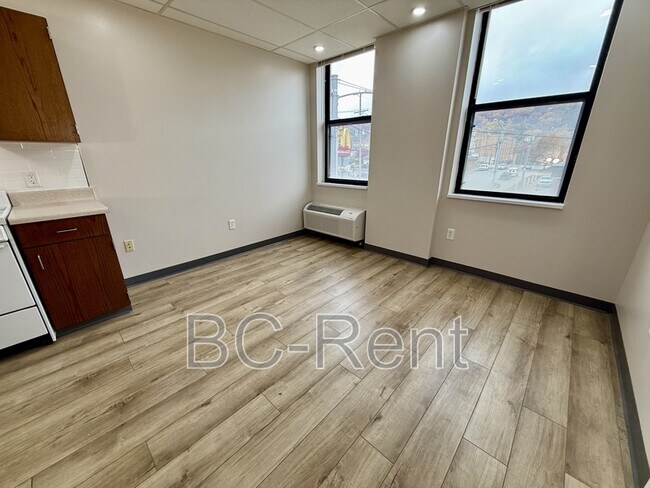 Building Photo - 622 17th St