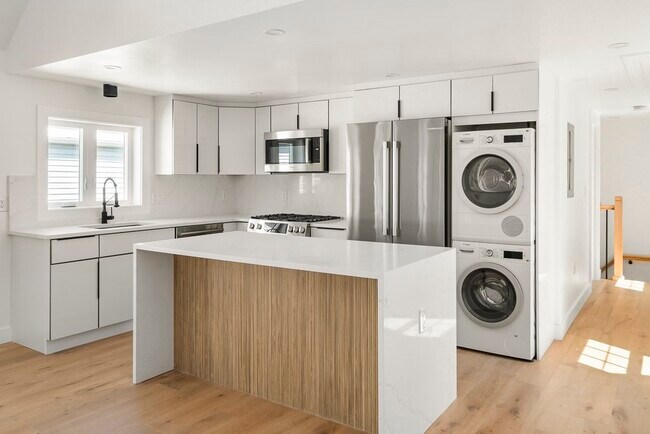 Building Photo - 89 5th St