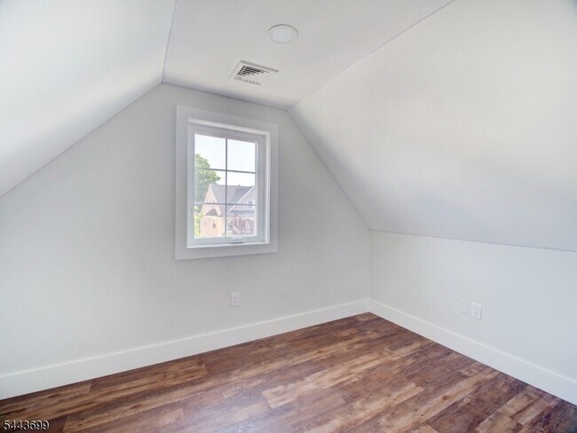 Building Photo - 60 Montague Pl