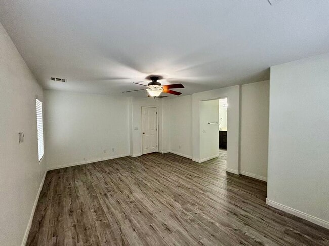 Building Photo - Welcome to this charming 4 bedroom, 2.5 bathroom home.