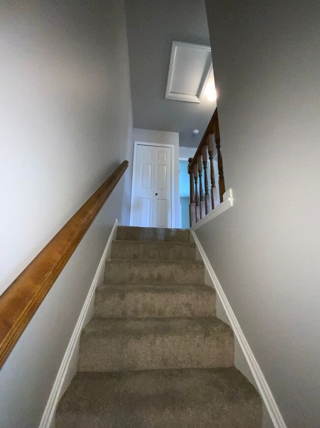 Building Photo - 2617 Northfield Dr